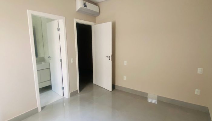 WhatsApp Image 2025-10-16 at 21.49.25 (1)